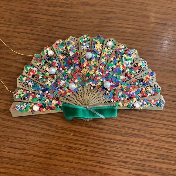 Wonderful Vtg   plastic spangled & beaded gold fan Christmas tree ornament - Picture 1 of 8